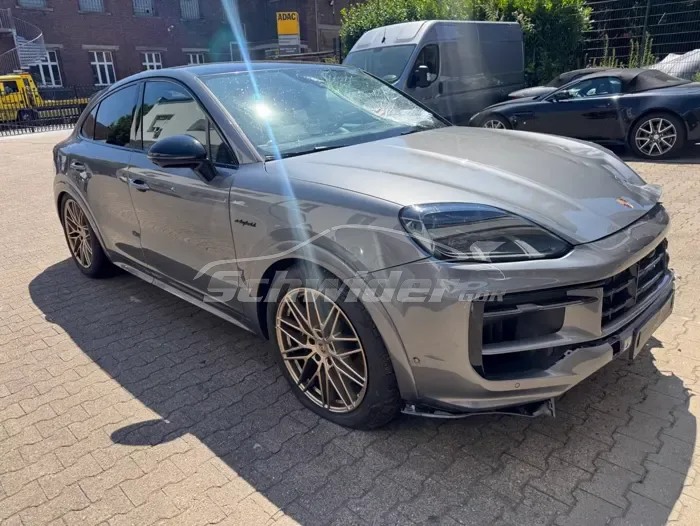 Porsche Cayenne Coupé E-Hybrid, beschädigt / Unfallfahrzeug