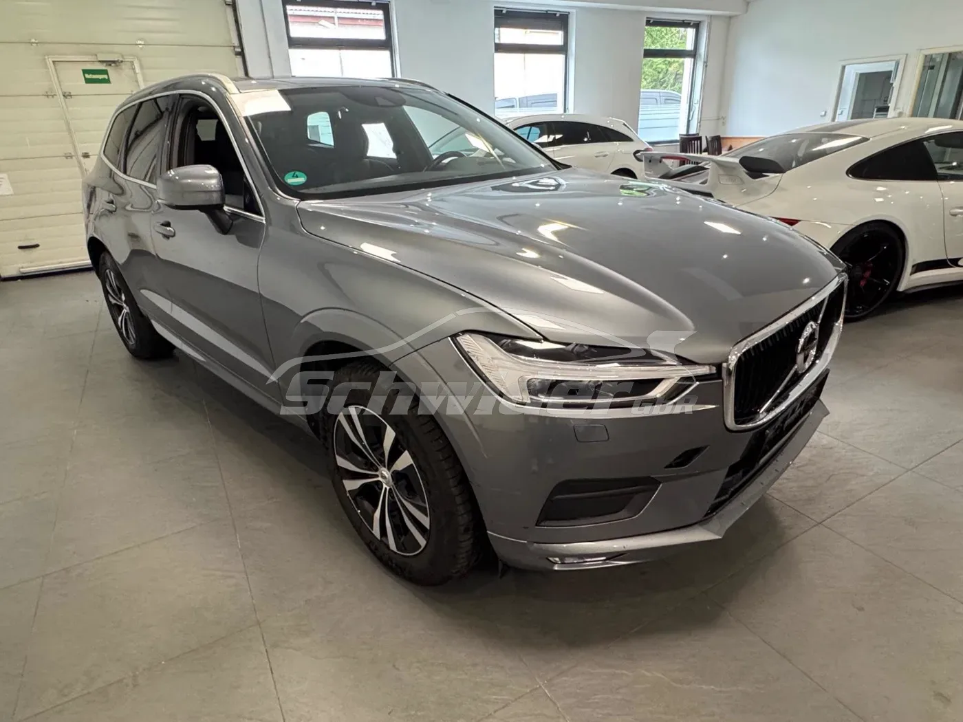 Volvo XC60 Momentum Pro 2WD, Beschädigt · Unfallfahrzeug