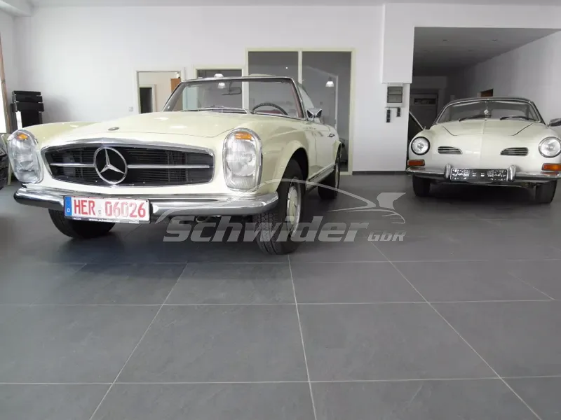 Mercedes 280 SL Pagode neben einem Karmann Ghia