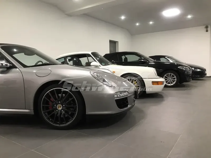 Porsche 911, Reihe in der Halle, zweite Perspektive